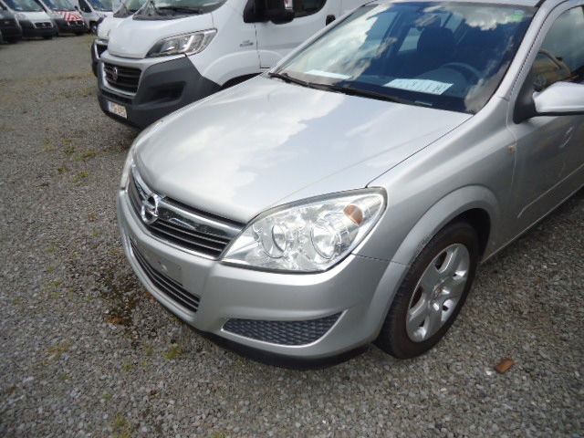 Opel Astra 1.7 dies., 172 dkm ,rijd prima ,5 deurs ,cruise controle ,airco ,electr.ruit ,1900 eur meeneem