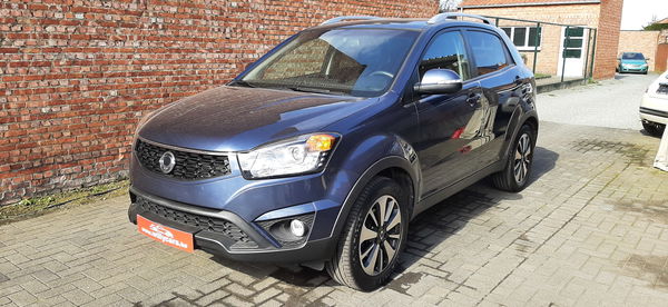 SsangYong Korando 2.0 D 2WD SAPPHIRE*LEDER*AUTO AIRCO*ALU VELGEN*VERW.ZETELS*TOPPER!!!