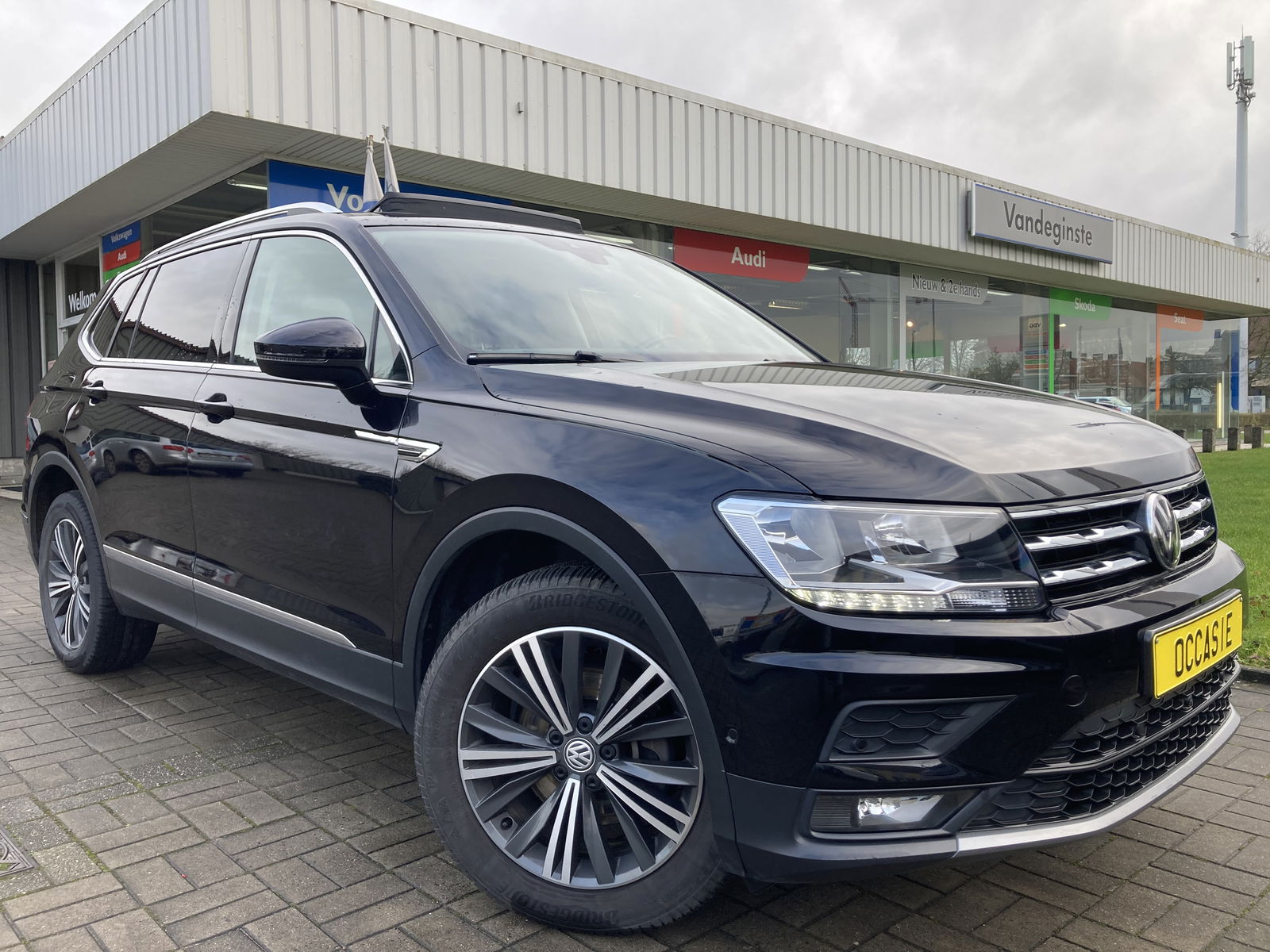Volkswagen TIGUAN ALLSPACE 150tfsi benzine - AUTOMAAT -7 zetel -Panodak -Camera 360° -Trekhaak