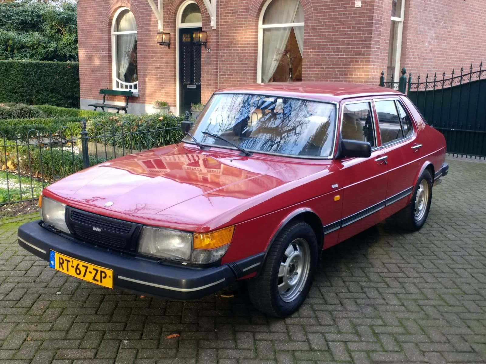 Saab 900