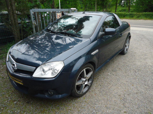 Opel Tigra cabrio ,1.3 dies,148 dkm ,airco ,leder,1900 eur