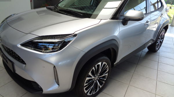 Toyota Yaris Cross Elegant + Pano