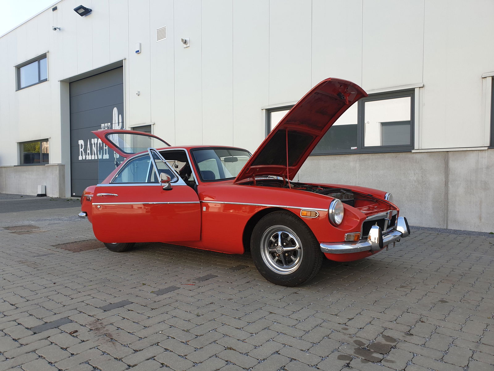 MG B GT