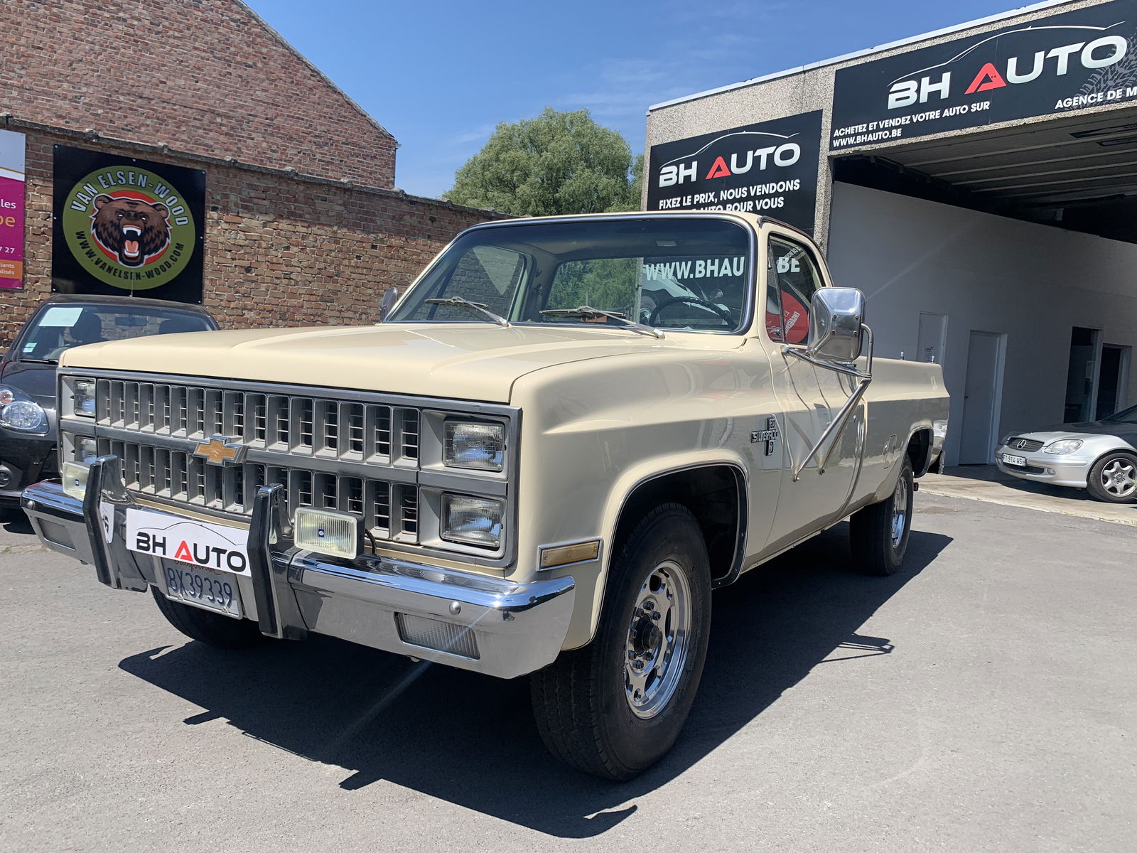 Chevrolet Silverado C20 Pick-up