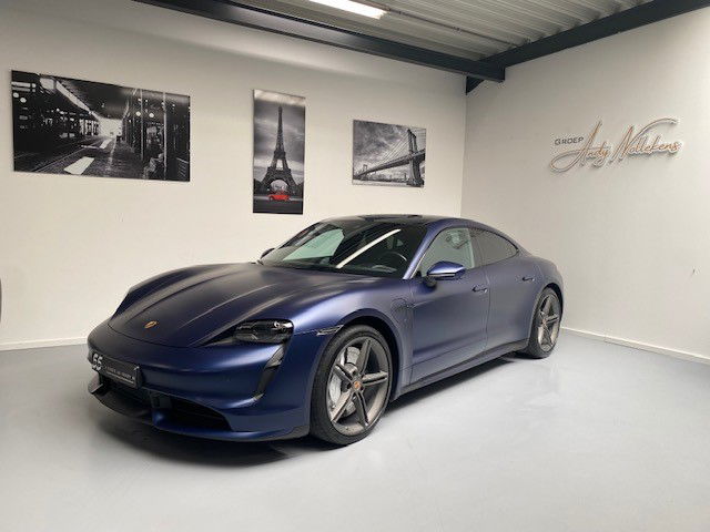 Porsche Taycan TURBO