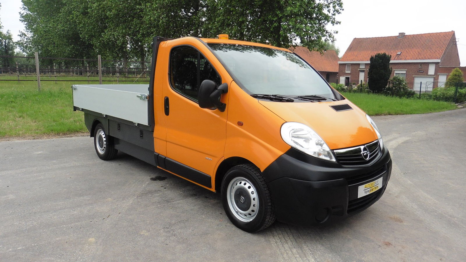 Opel Vivaro LICHTE VRACHT MET LAADBAK + TREKHAAK 20 DCI L2H1