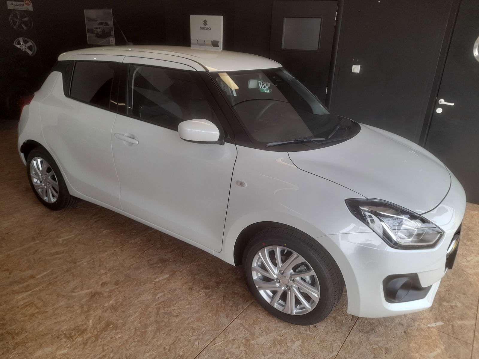 Suzuki Swift HYBRIDE GL + CVT