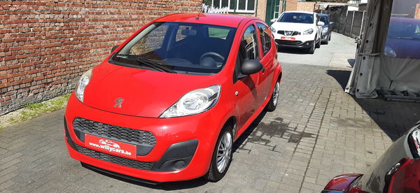 Peugeot 107 1.0i * 5 deurs* zeer propere wagen!!