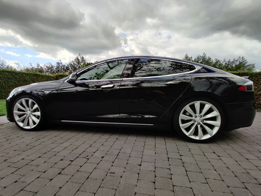 Tesla Model S P85+