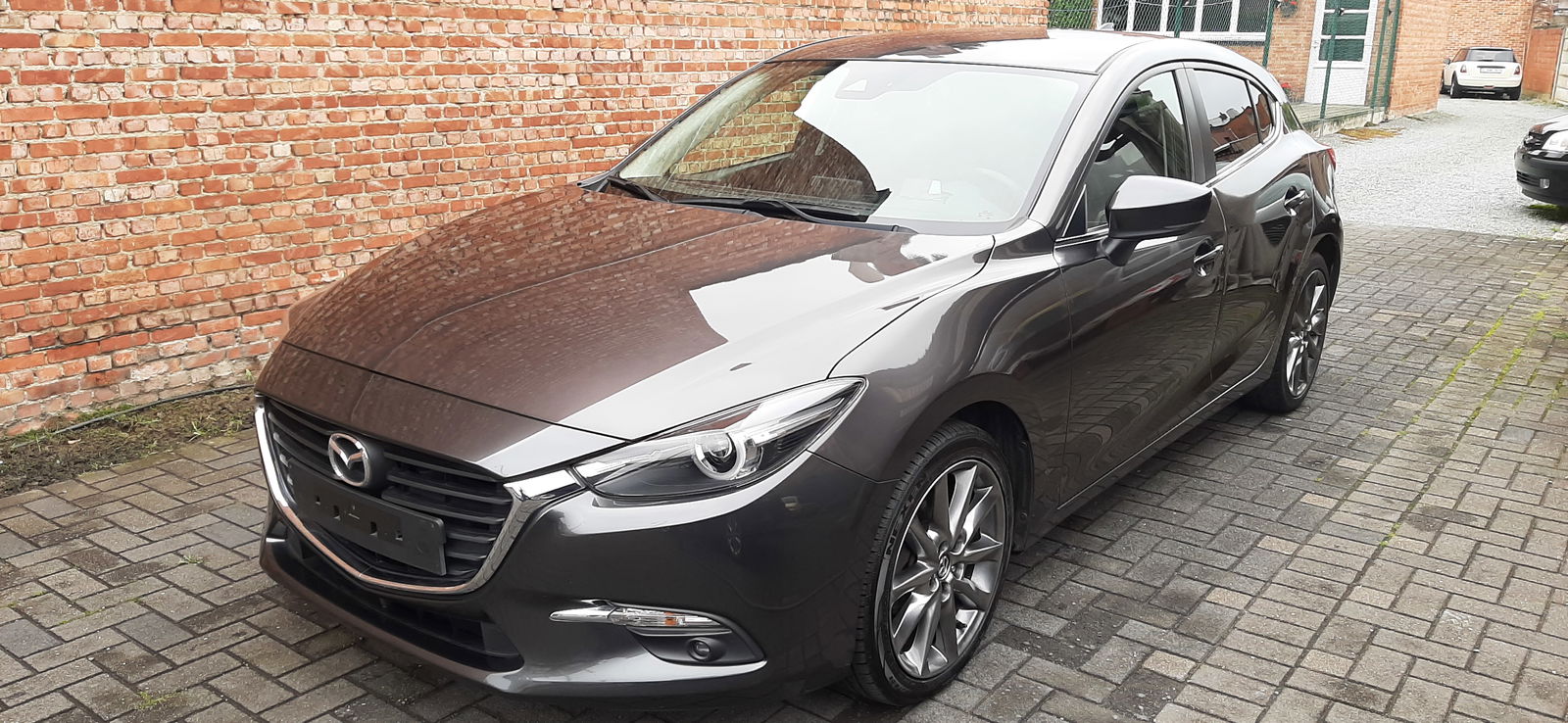 Mazda 3 1.5i* Play Edition*auto airco*18"velgen*cruise control*PDC met camera*verwarmde zetels en stuur*
