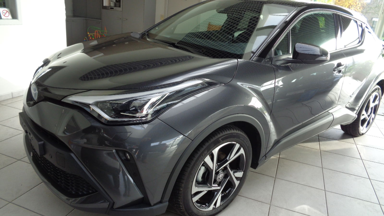 Toyota C-HR 1.8 E-CVT Hybrid C-LUB +NAVI