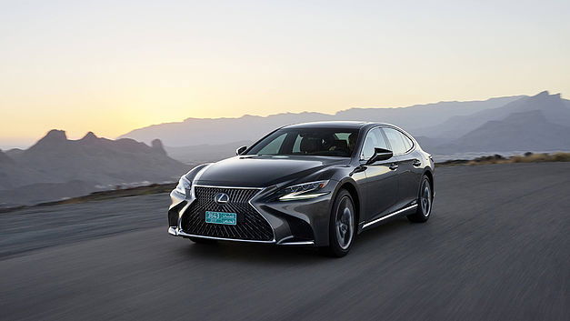 ESSAI Lexus LS 500h : Technologique et atypique