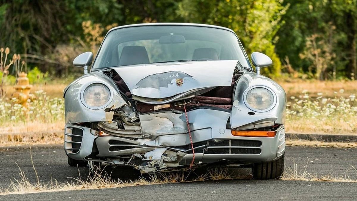  The image shows the aftermath of a car accident involving a Porsche and a 17-year-old driver in Pune.