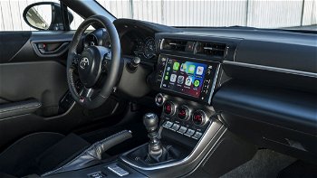 2021_Toyota_GR86_test_drive_interior_3.j