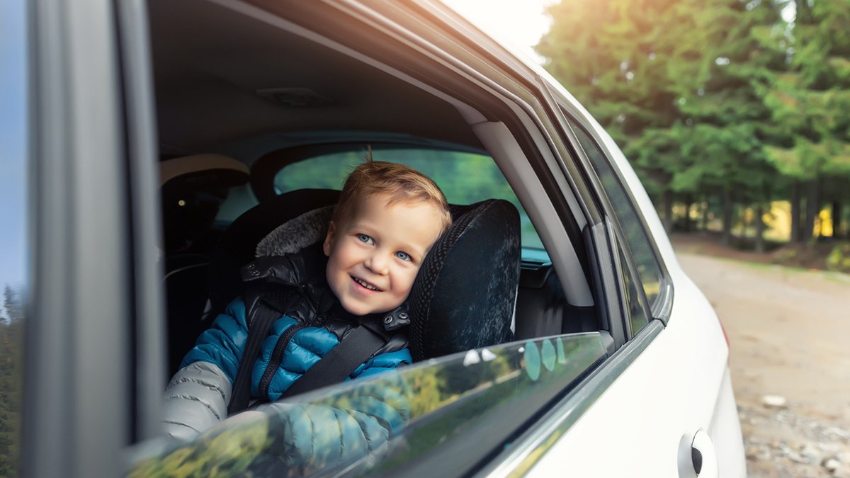 Votre enfant est-il bien attaché en voiture ?