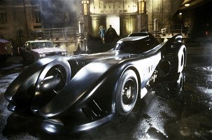 Vidéo. La Batmobile, mythique voiture de Batman, s'est garée à