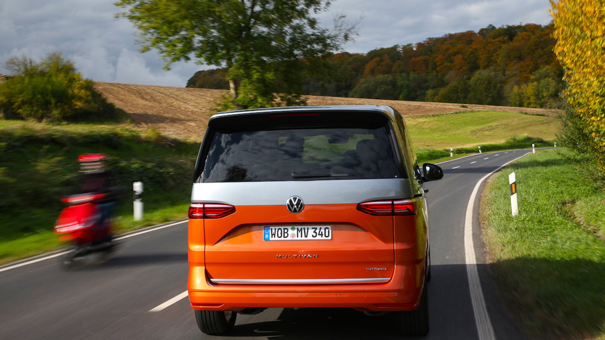 Le Multivan change de visage et devient plus voiture qu’utilitaire