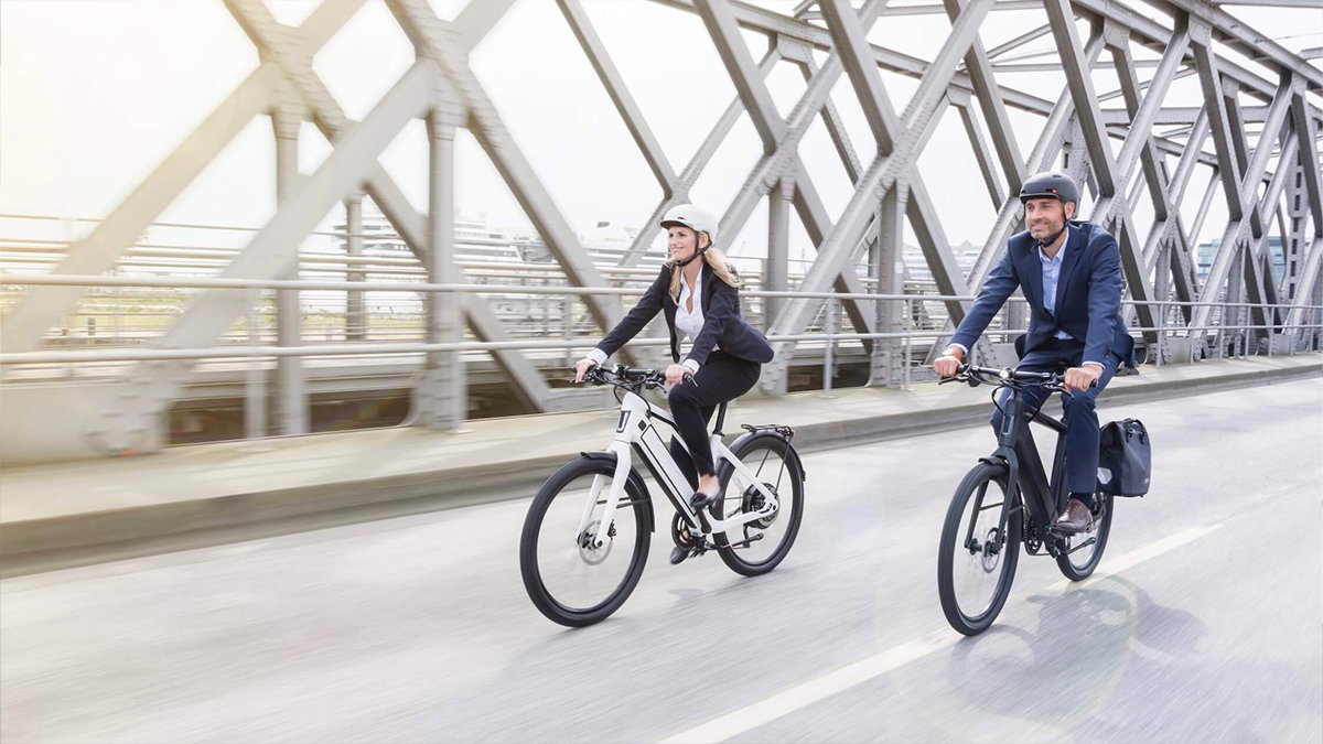 Un deux-roues électrique qui peut se déplacer à plus de 25 km/h et de manière autonome est en fait un cyclomoteur électrique auquel s'appliquent des règles différentes.