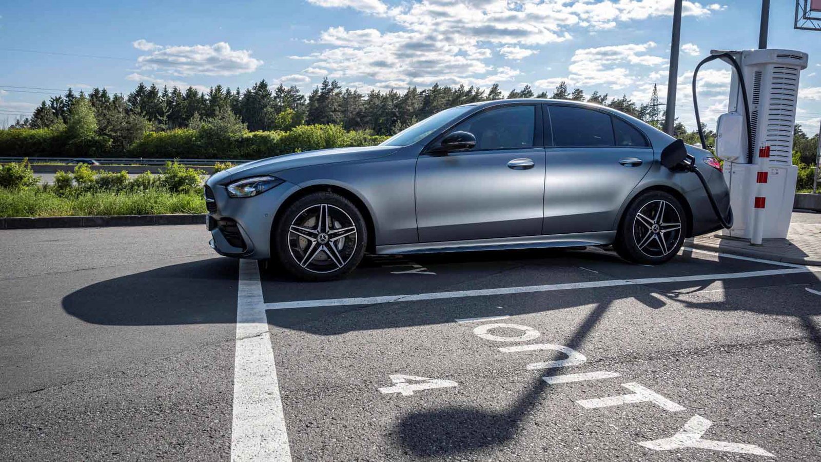 Mercedes-C-PHEV-300e-04