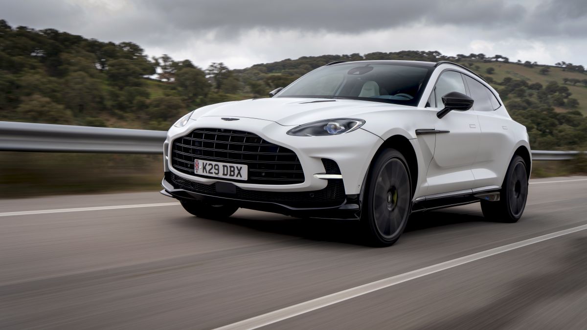 Aston Martin DBX 707