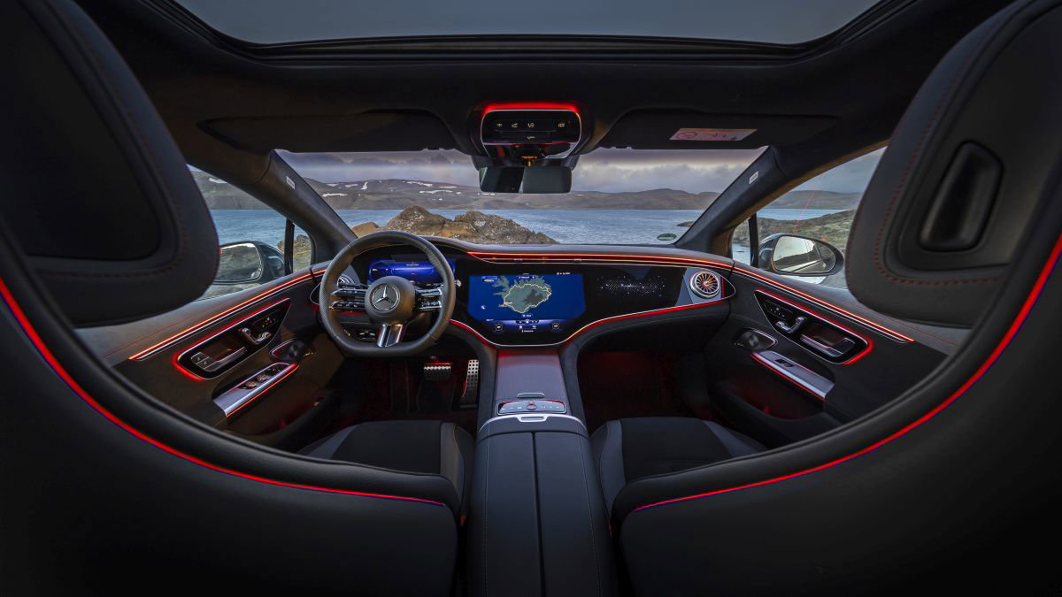 Mercedes EQE dashboard MBUX