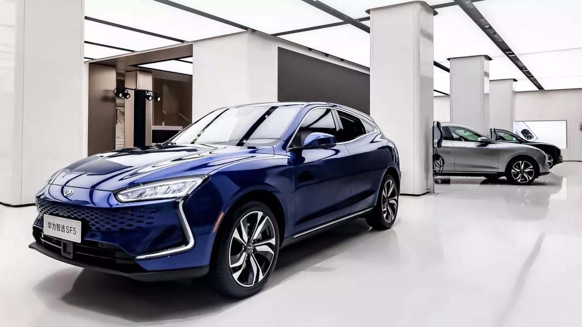 Seres-SF5-2021-official-showroom-huawei