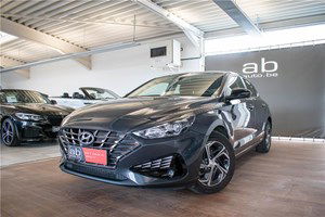 Hyundai i30 FASTBACK, NAVI, BT, APPLE/ANDROID, CAMERA, KEY-LESS, DAB, MET GARANTIE!!