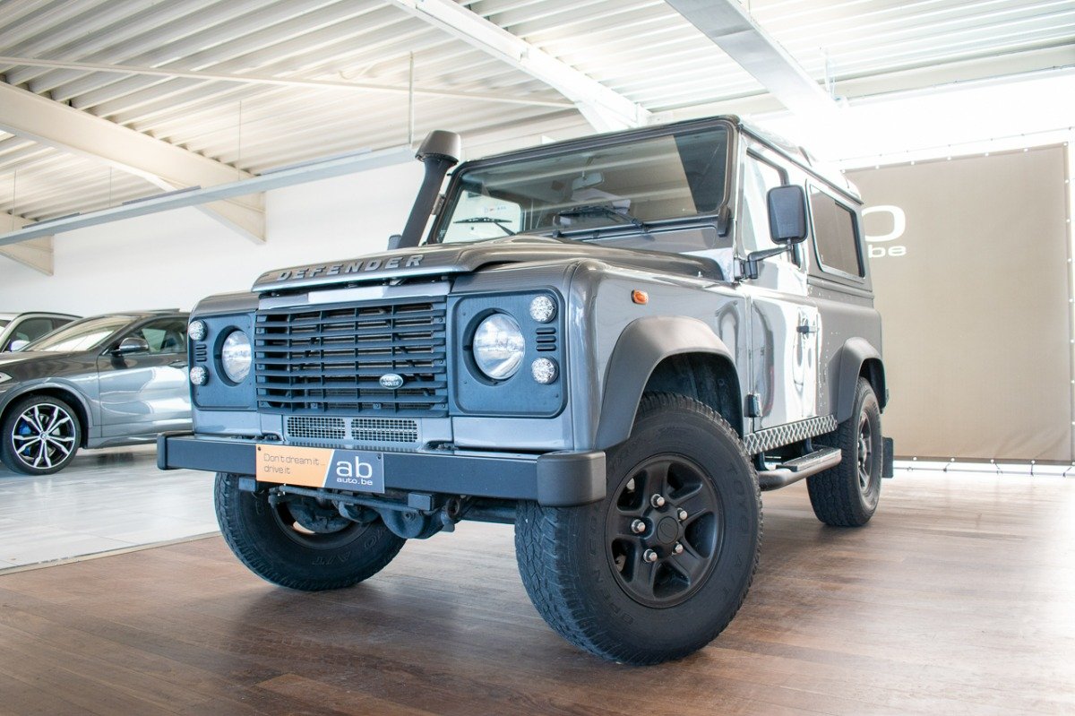 stuk Aanpassingsvermogen staan Tweedehands Land Rover Defender in stock in België
