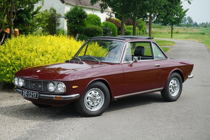 Lancia Fulvia coupé 1.3S 2ND series - open roof 1972