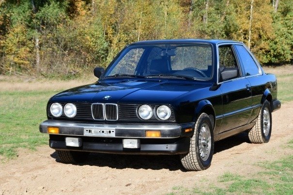 BMW 325 (E30) 2 deurs USA black/black 1987