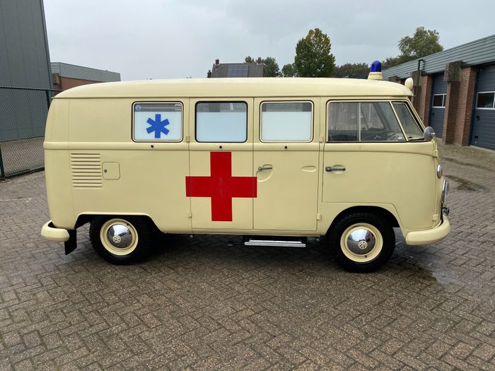 Volkswagen T1 spijlbus Ambulance 1965