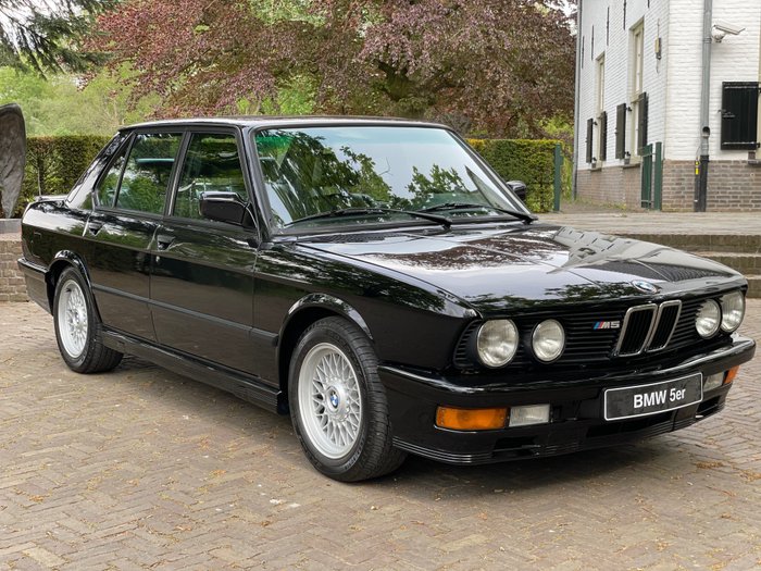 BMW M5 1988