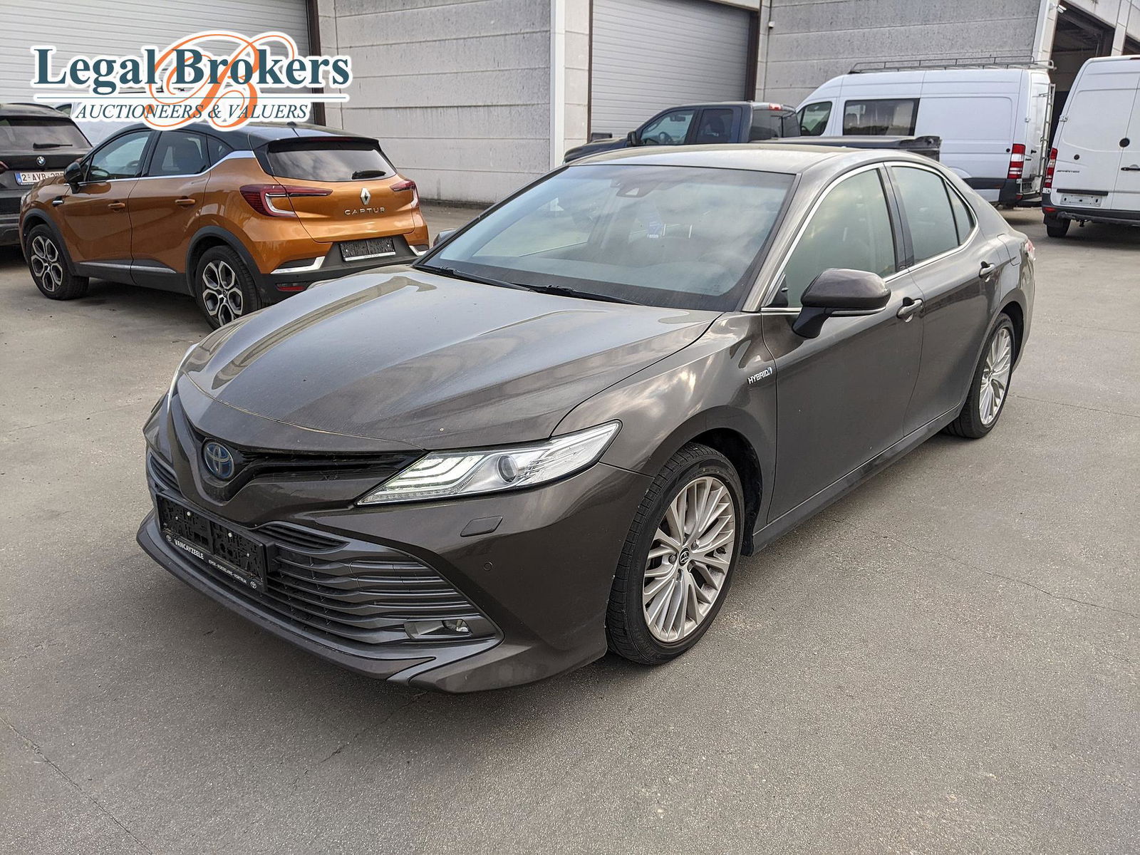 Toyota Camry 2.5 Hybrid e-CVT Sedan
