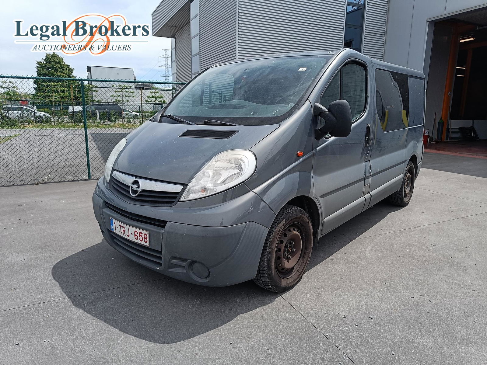 Opel Vivaro 2.5 CDTi L1H1 Lichte vracht(MARGEVOERTUIG)