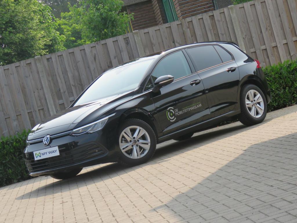 Volkswagen Golf VIII 1.0 eTSI Life OPF DSG