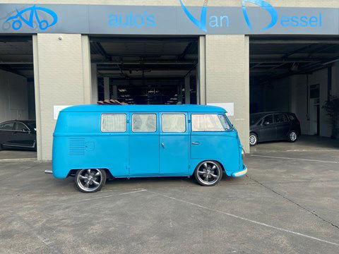 Volkswagen T1 Kombi Camper Sunroof Safari Windows