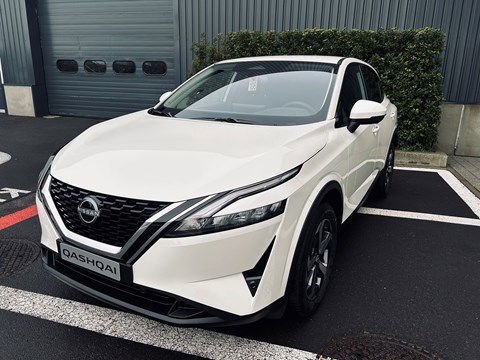 Nissan Qashqai MY22 Mild Hybrid 140 N-Connecta + Easy Pack