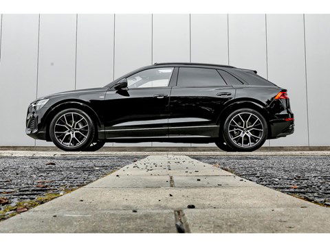 Audi Q8 Pano / Tour / City / Air susp. . / Shadow / 22" / ...