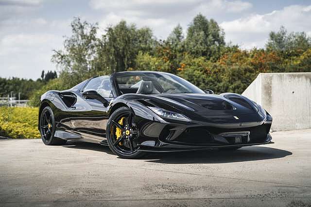 Ferrari F8 Carbon / Lift / Alcantara / 360° Camera/Carplay