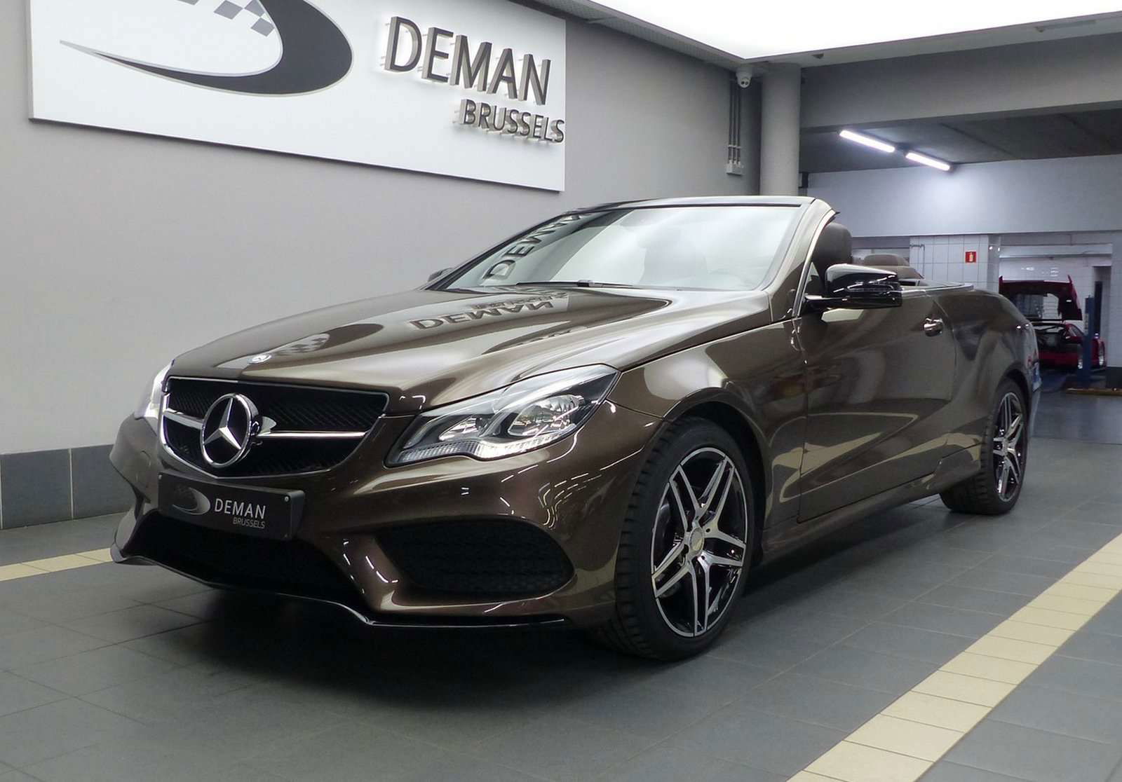 Mercedes E 200 Cabrio * AMG * cuir * Keyless-Go * Harman Kardon