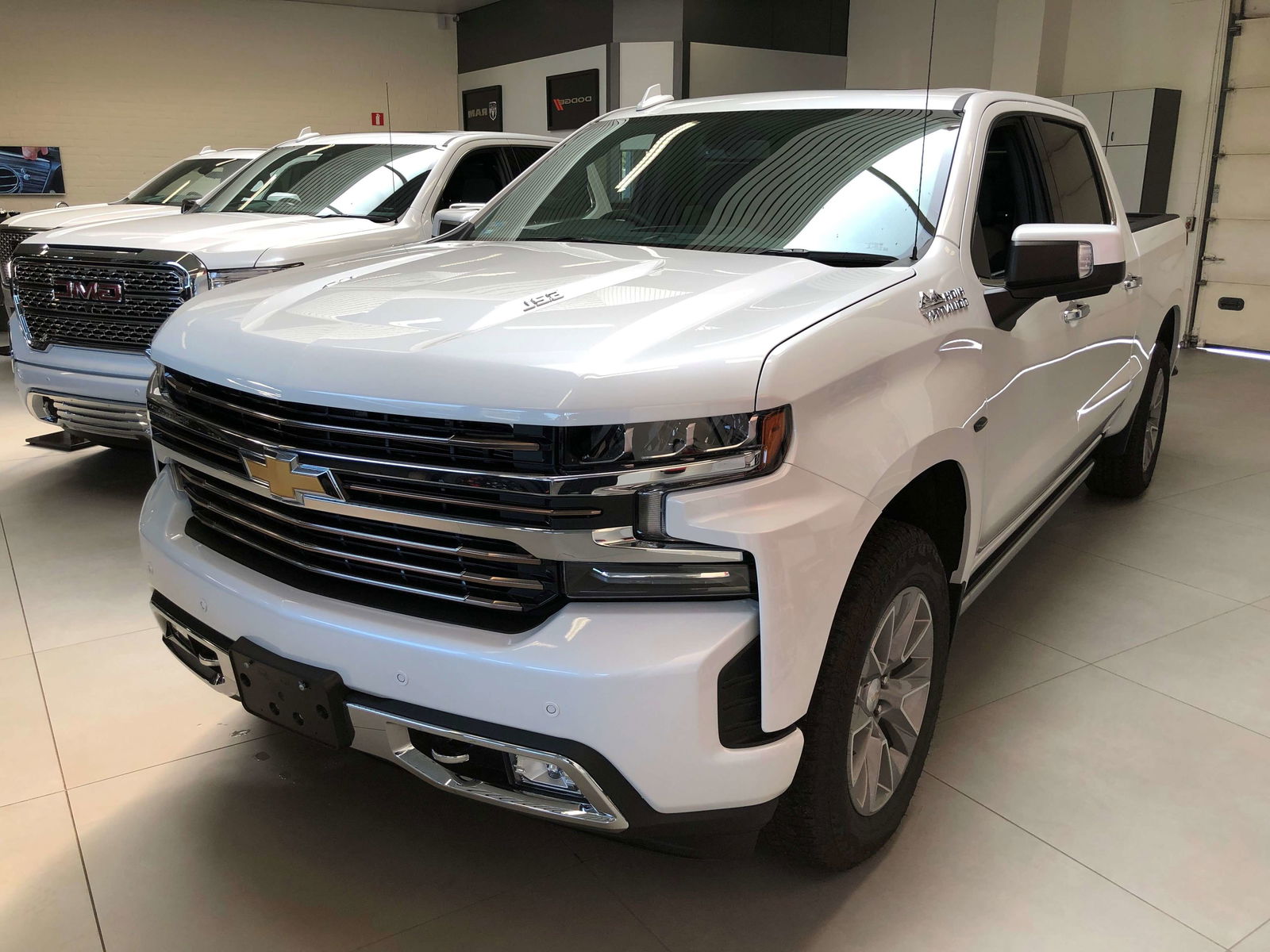 Chevrolet Silverado HIGH COUNTRY 6.2 V8 - € 69.900 netto - STOCK !!