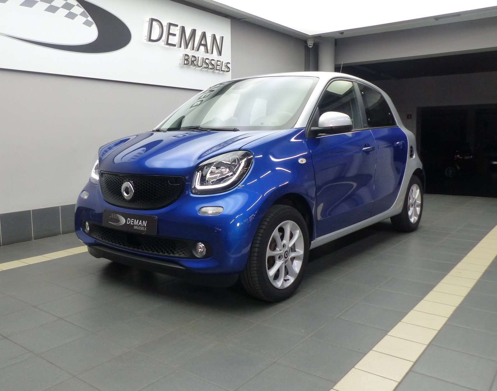 Smart forFour Turbo Passion DCT* Cool & Media* Camera* Clim auto