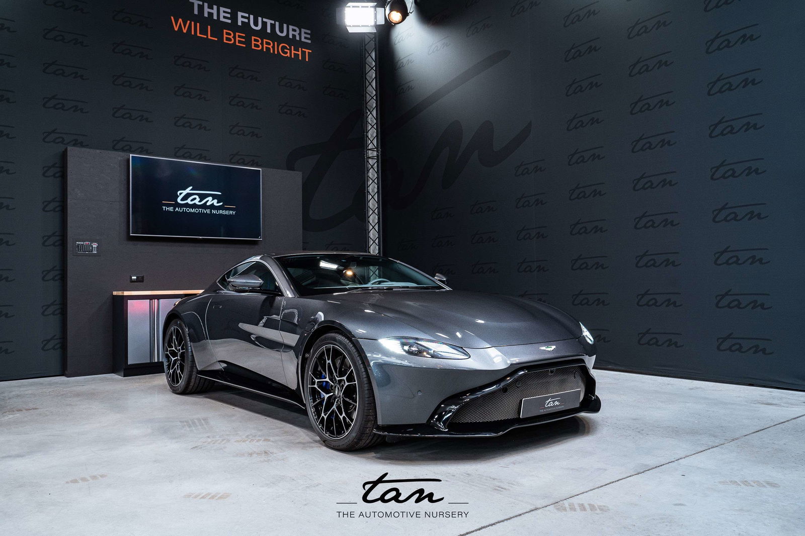 Aston Martin Vantage V8 Full Options N.P. 190.010 € Warranty 02/2023