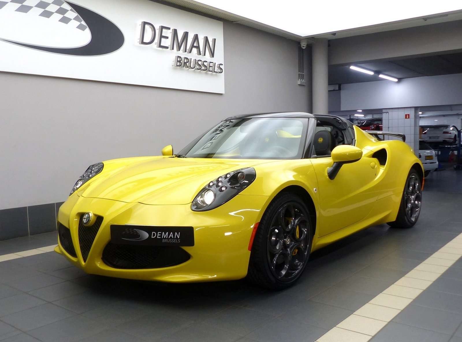 Alfa Romeo 4C Spider * Pack Lusso * Carbon Wing * Camera * PTS
