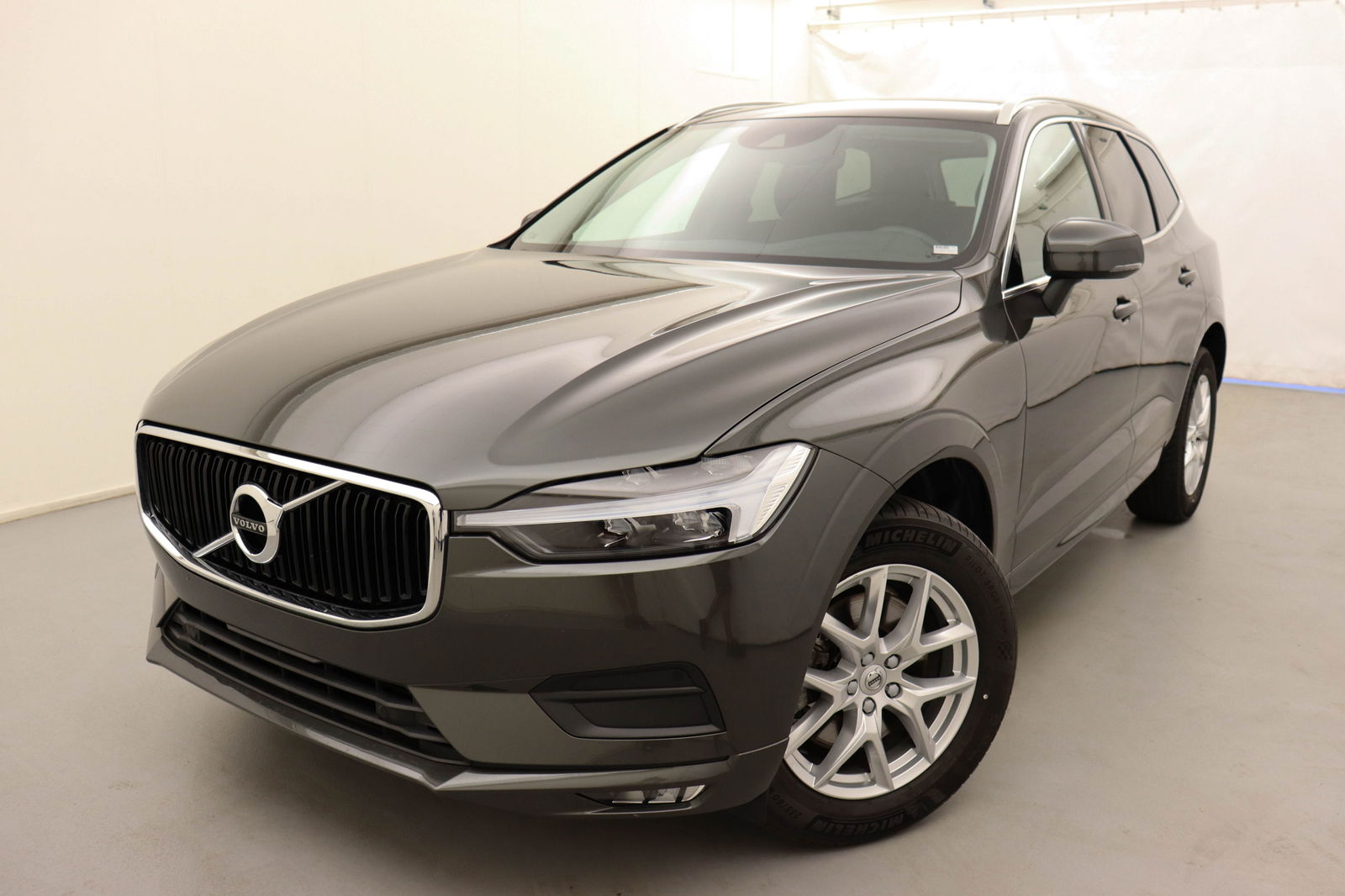 Volvo XC60 B4 hybrid momentum PRO geartronic 197 AT