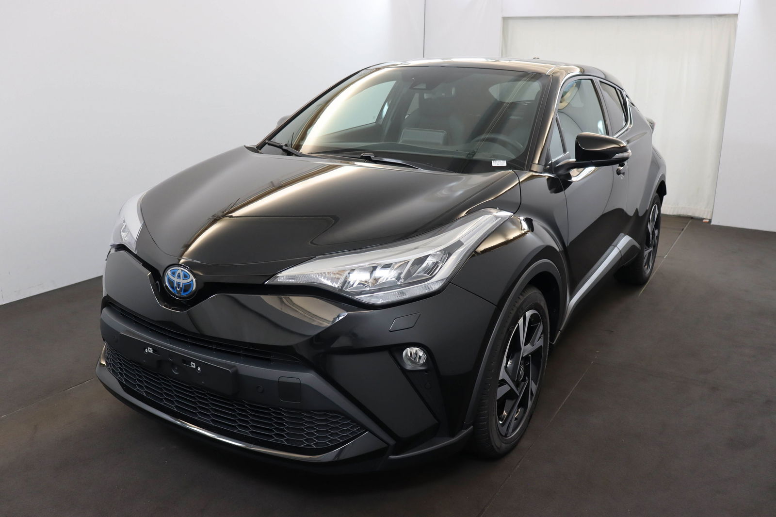 Toyota C-HR vvt-i hybrid c-lub e-cvt 98 AT