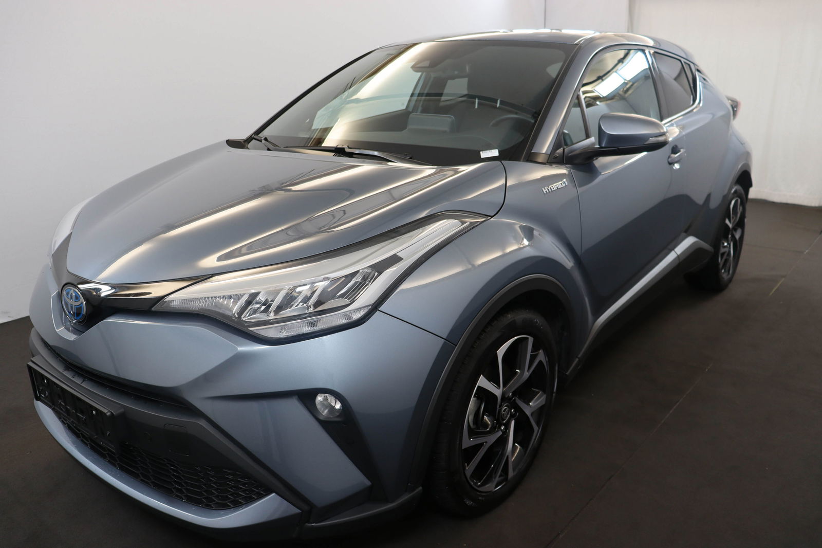 Toyota C-HR vvt-i hybrid c-lub mono-tone e-cvt 98 AT
