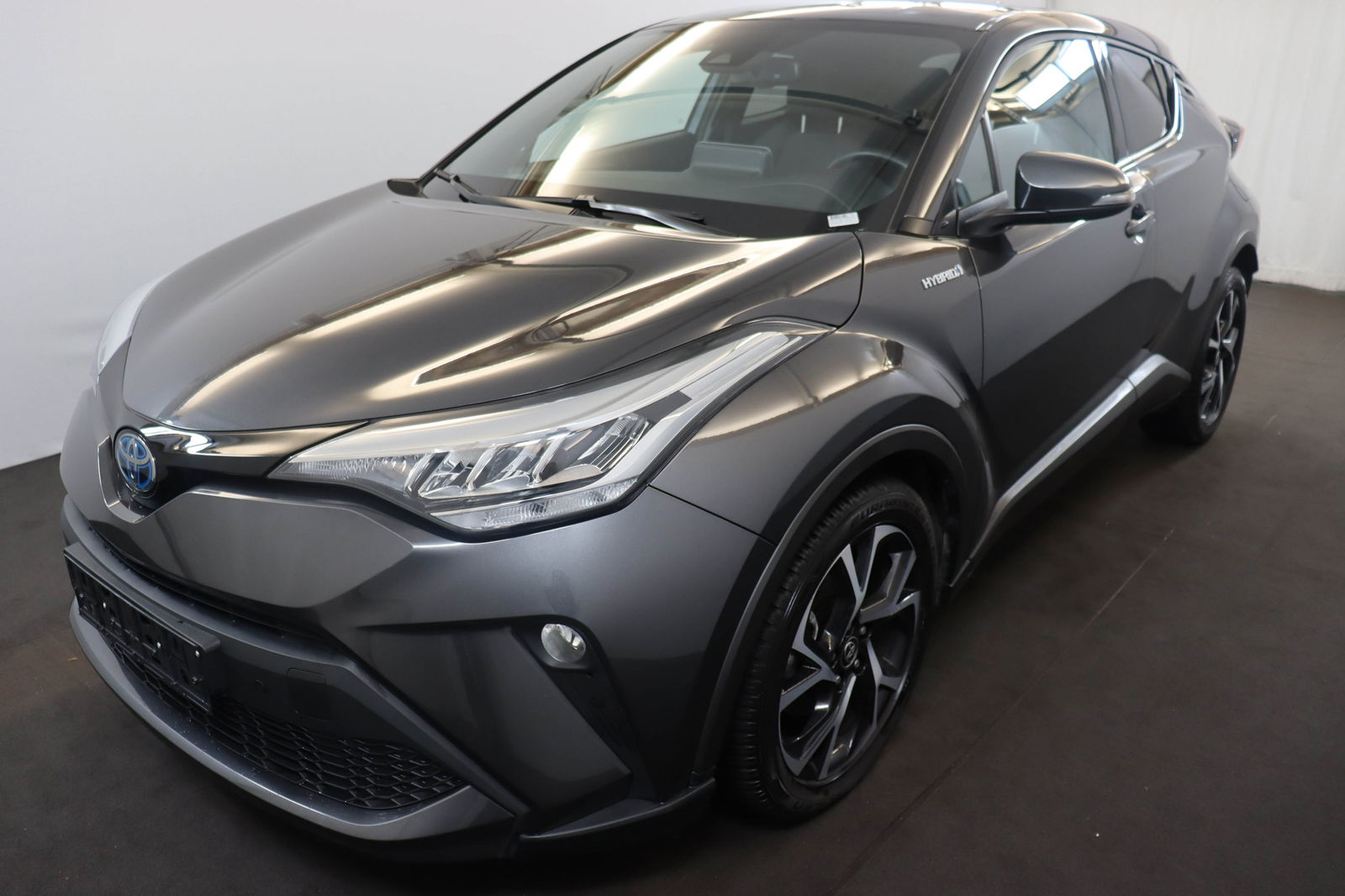 Toyota C-HR vvt-i hybrid c-lub mono-tone e-cvt 98 AT