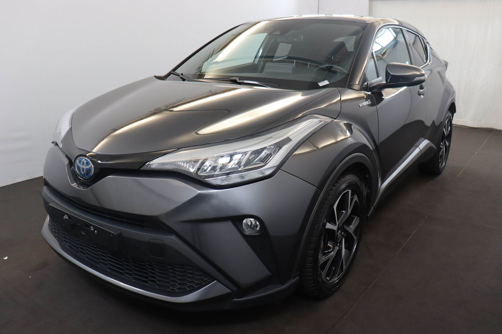 Toyota C-HR vvt-i hybrid c-lub mono-tone e-cvt 98 AT