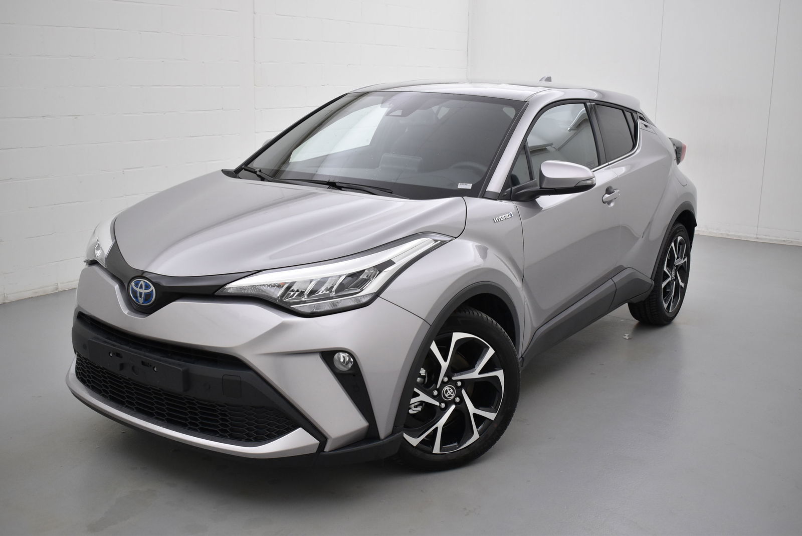 Toyota C-HR vvt-i hybrid c-lub e-cvt 98 AT